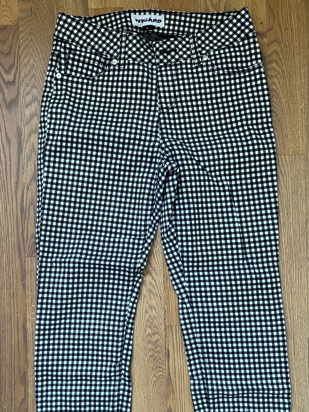 Nygard Black and White Capris